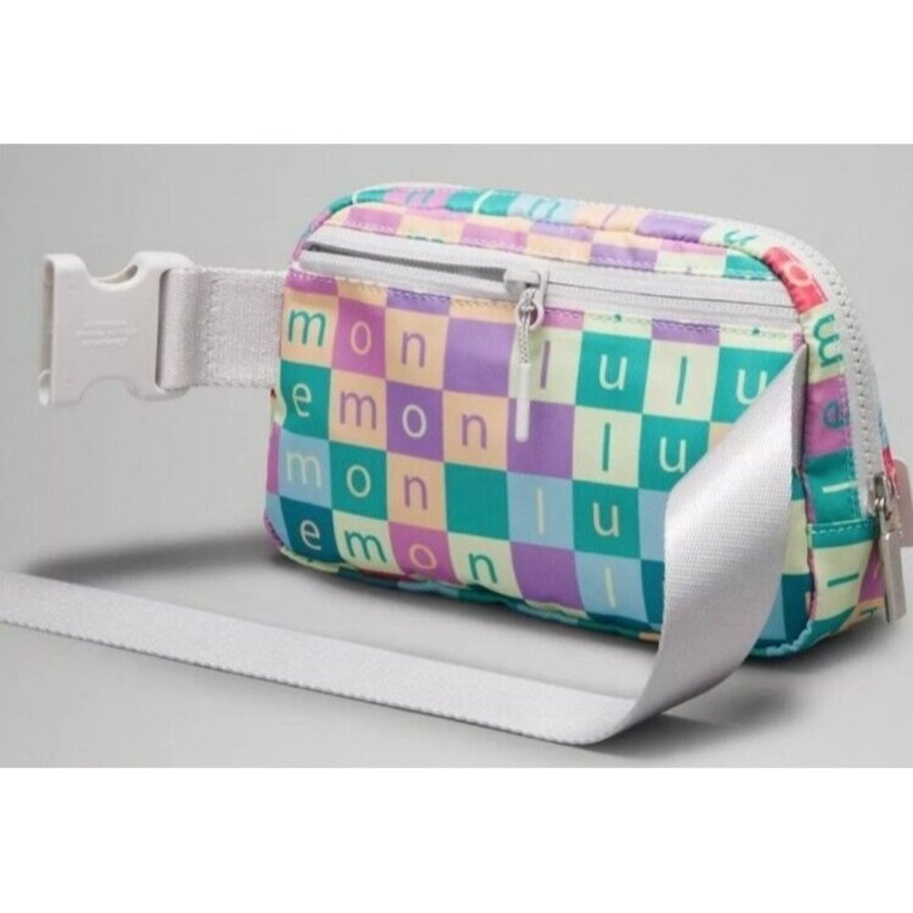 Lululemon Everywhere Belt Bag 1 L Checked Moment Mult Vapor NWT - Picture 6 of 11